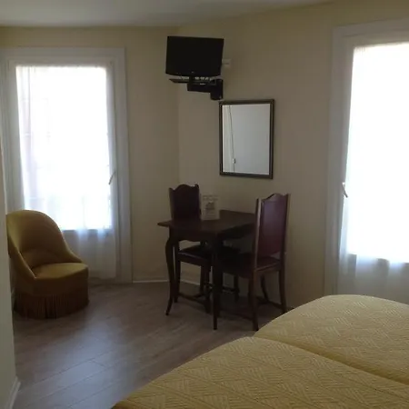 Hotel La Cote D'argent 2*